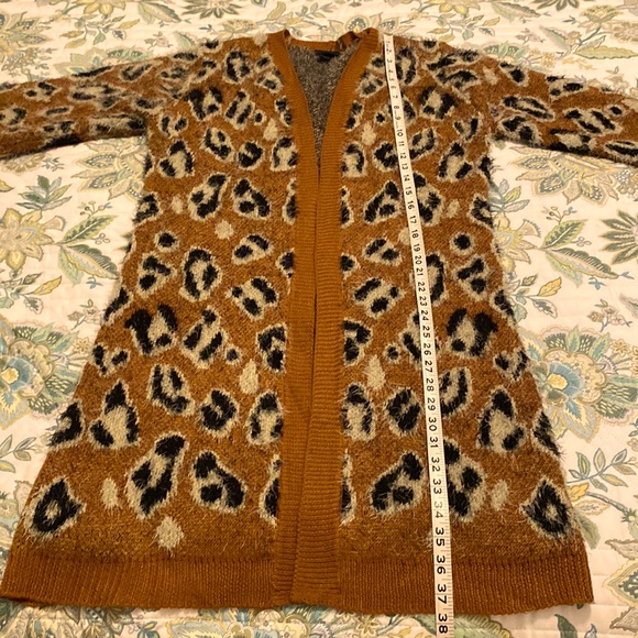Daytrip cardigan sweater w/leopard pattern, size M. - Picture 7 of 9